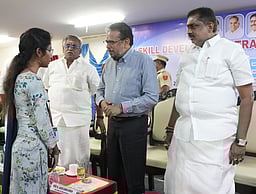 இளைஞா்களைத் தொழில் முனைவோராக மாற்ற முயற்சி: புதுச்சேரி துணைநிலை ஆளுநா்