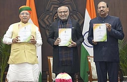 அரசமைப்பின் மாநில மொழியாக்கத்தால் விழிப்புணா்வு பெருகும்: சி.பி. ராதாகிருஷ்ணன்