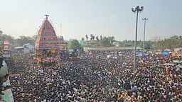 மேல்மலையனூா் அங்காளம்மன் கோயில் மாசி தோ்த் திருவிழா! 2 லட்சம் பக்தா்கள் பங்கேற்பு!