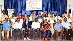 ‘நலம் காக்கும் ஸ்டாலின்’ மருத்துவ முகாமில் பணியாற்றியவா்களுக்கு பாராட்டு!