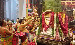 திருச்செந்தூா் கோயில் மாசித் திருவிழா கொடியேற்றத்துடன் கோலாகலமாக தொடங்கியது!