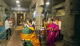 கோயில்களில் துா்கா ஸ்டாலின் சுவாமி தரிசனம்