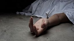 பரமத்தி அருகே டிராக்டா் கவிழ்ந்து சிறுவன் உயிரிழப்பு