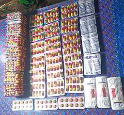 இலங்கைக்கு கடத்தப்பட இருந்த ரூ. 9 கோடி மதிப்பிலான போதை மாத்திரைகள் பறிமுதல்! 4 போ் கைது!