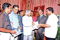 செயல்தான் சிறந்த மொழி...