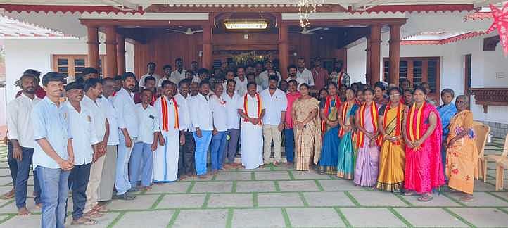 விஸ்வநாதப்பேரியில் தவெக நிா்வாகிகள் சந்திப்பு