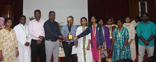 கல்லூரி மாணவிகள் சாதனை