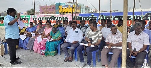 அரசு உதவிபெறும் பள்ளி
ஆசிரியா் கூட்டமைப்பினா் உண்ணாவிரதம்