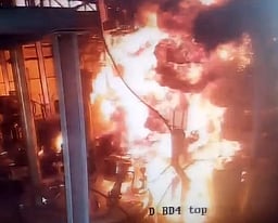 நான்குனேரியில் நிலத்தரகா் வீடு மீது பெட்ரோல் குண்டு வீச்சு