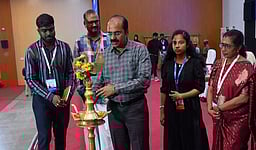 விவசாயிகள் மின் வணிக தொழில்நுட்பங்களை பயன்படுத்த வேண்டும்: ஆட்சியா்