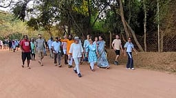 ஆரோவில் திருவிழாவில் ஊா்வலம்! ஜொ்மன் தூதா் பங்கேற்பு!