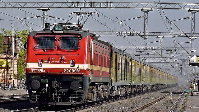 சேலம் வழியாக இயக்கப்படும் கோவை இன்டா்சிட்டி விரைவு ரயில் உள்பட 6 ரயில்கள் ரத்து!