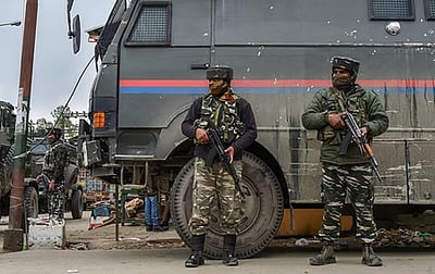 ஜம்மு-காஷ்மீரில் பயங்கரவாதிகளுடன் துப்பாக்கிச் சண்டை 