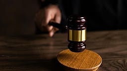 புதுச்சேரி காங்கிரஸ் - பாஜக 
நிா்வாகிகள் மீது வழக்குப் பதிவு