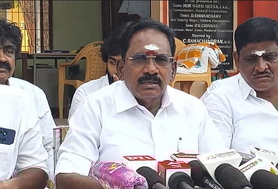 மூழ்கும் கப்பல் திமுக : செல்லூர் ராஜு