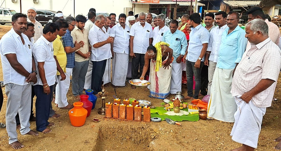 சுங்குவாா்சத்திரத்தில் ரூ.96 லட்சத்தில் பேருந்து நிலையம் அமைக்க அடிக்கல்!