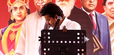 நானும் மக்களும் ரத்தமும் சதையும், உடலும் உயிரும்..! கண்கலங்கிய விஜய்