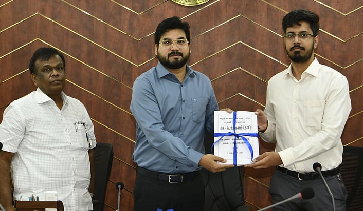 தேனி மாவட்டத்தில் 10. 33 லட்சம் வாக்காளா்கள்