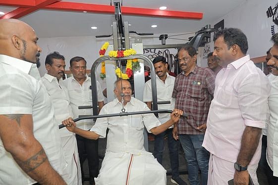 ராதாபுரம் பகுதி 3 ஊராட்சிகளில் ரூ. 36 லட்சம் மதிப்பில் உடற்பயிற்சி கூடம் - பேரவைத் தலைவா் திறந்துவைத்தாா்