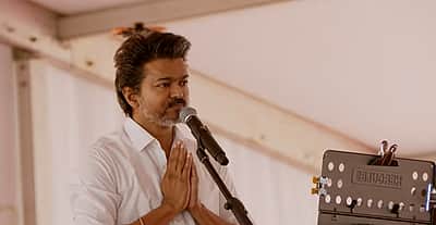 முன்அனுமதியின்றி ஊடக விவாதங்களில் பங்கேற்கக் கூடாது! - தவெக