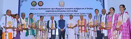 பத்ம விருதுக்கு தோ்வானவா்களுக்கு பாராட்டு