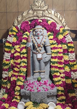 கோளப்பாறை: ஆயிரம் ஆண்டுகள் பழைமை வாய்ந்த முருகன் கோயிலில் கிருத்திகை வழிபாடு