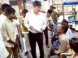 பெரியசேமூா் நெசவாளா் குடியிருப்புவாசிகளுக்கு பட்டா வழங்கக் கோரிக்கை