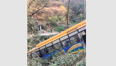 நேபாளம்: ஆற்றில் பேருந்து கவிழ்ந்ததில் 17 பேர் பலி  