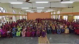 ஆலங்குளத்தில் சமுதாய வளைகாப்பு