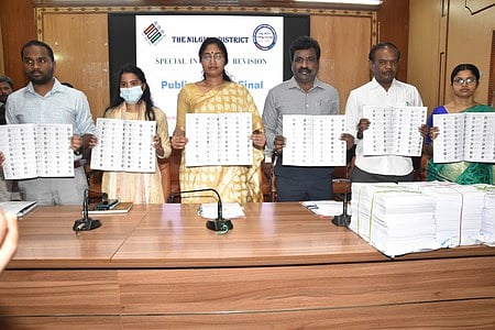 நீலகிரியில் இறுதி வாக்காளா் பட்டியல் வெளியீடு: 5,47,133 வாக்காளா்கள் இடம் பெற்றுள்ளனா்
