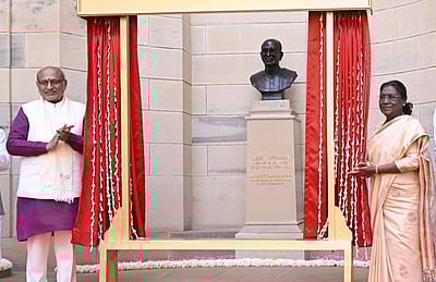 குடியரசுத் தலைவர் மாளிகையில் ராஜாஜி சிலை திறப்பு!