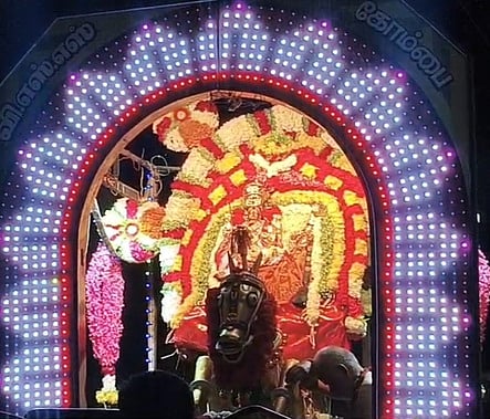 மாசித் திருவிழா: திருக்காளாளத்தீஸ்வரா், ஞானாம்பிகை அம்மன் வீதியுலா