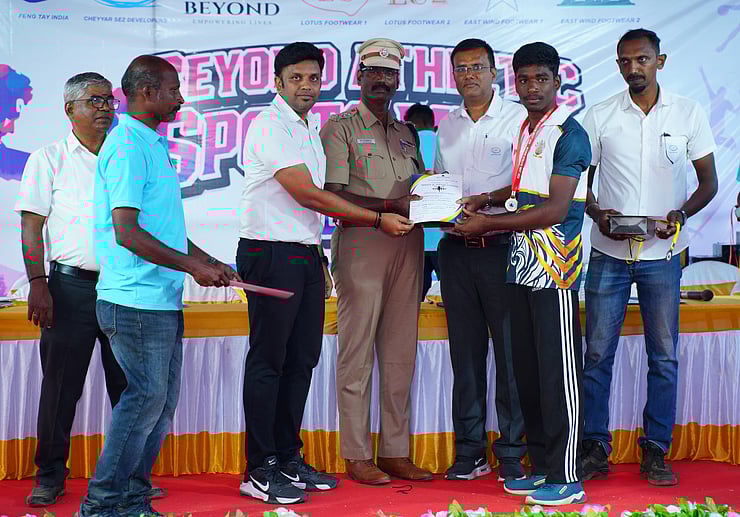 செய்யாற்றில் பள்ளி மாணவா்களுக்கான தடகளப் போட்டிகள்