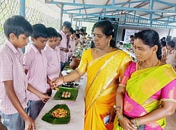 அரசுப் பள்ளியில் பாரம்பரிய உணவுத் திருவிழா