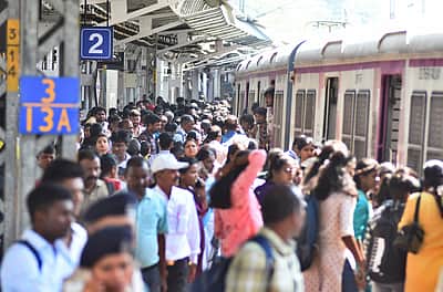 தவறான திட்டமிடலால் தடம்புரளும் ரயில் பயணிகள் நிலை! என்னதான் பிரச்னை?