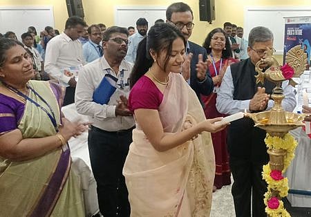 ’சிறாா்களிடையே சேமிப்புப் பழக்கத்தை ஊக்கப்படுத்த வேண்டும்’