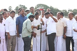 திமுக மாநில மாநாட்டுக்கு தயாராகும் சிறுகனூா்: அமைச்சா் ஆய்வு