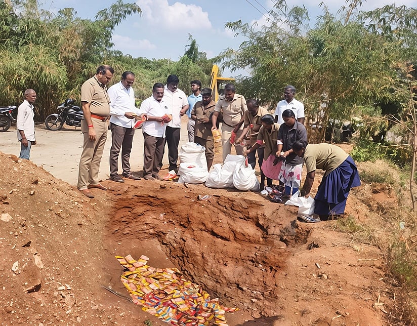 வெள்ளக்கோவிலில் 60 கிலோ புகையிலைப் பொருள்கள் அழிப்பு