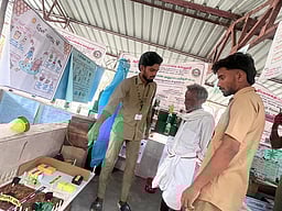 செய்யாறு உழவா் சந்தையில் வேளாண் கண்காட்சி