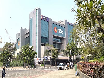 பங்குச்சந்தைகள் கடும் வீழ்ச்சி! சென்செக்ஸ் 2,500 புள்ளிகள் சரிவு! ரூ. 13 லட்சம் கோடி இழப்பு!