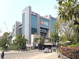 பங்குச்சந்தைகள் கடும் வீழ்ச்சி! சென்செக்ஸ் 2,500 புள்ளிகள் சரிவு! ரூ. 13 லட்சம் கோடி இழப்பு!