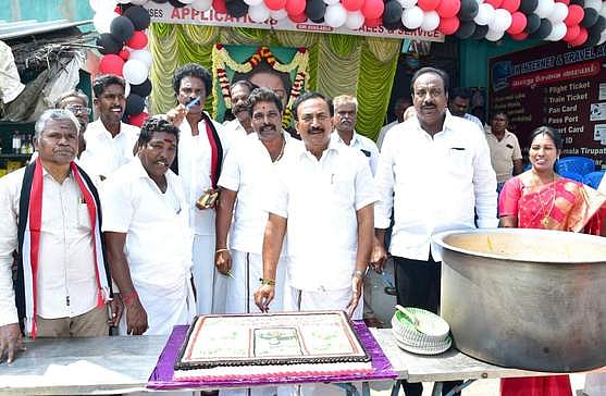 முன்னாள் முதல்வா் ஜெயலலிதா பிறந்த நாள்