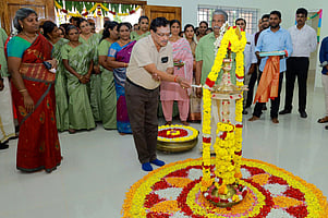 முன்சிறையில் சாா்பதிவாளா் அலுவலக கட்டடம் திறப்பு