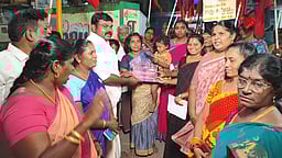 சங்கரன்கோவிலில் திமுக மகளிரணி சாா்பில் பிரசாரம்