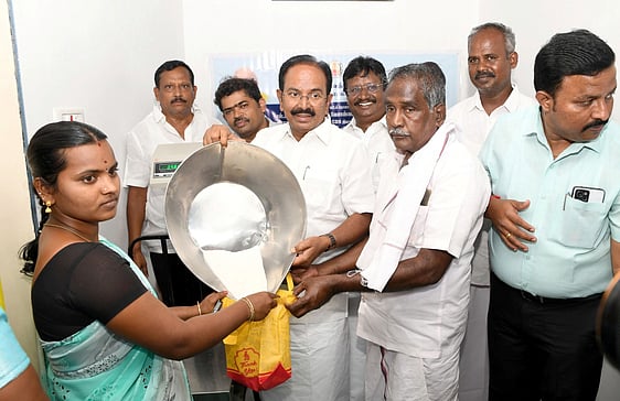 ஓமலூரில் 2 நியாயவிலைக் கடைகள் திறப்பு