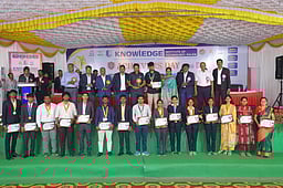 நாலெட்ஜ் தொழில்நுட்பக் கல்லூரியில் விருது வழங்கும் விழா