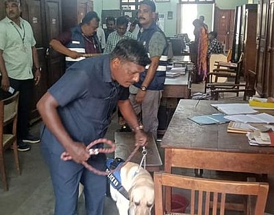 4 ஆவது நாளாக..! மே.வங்கத்தின் அரசு அலுவலகங்களுக்கு சயனைடு வெடிகுண்டு மிரட்டல்!