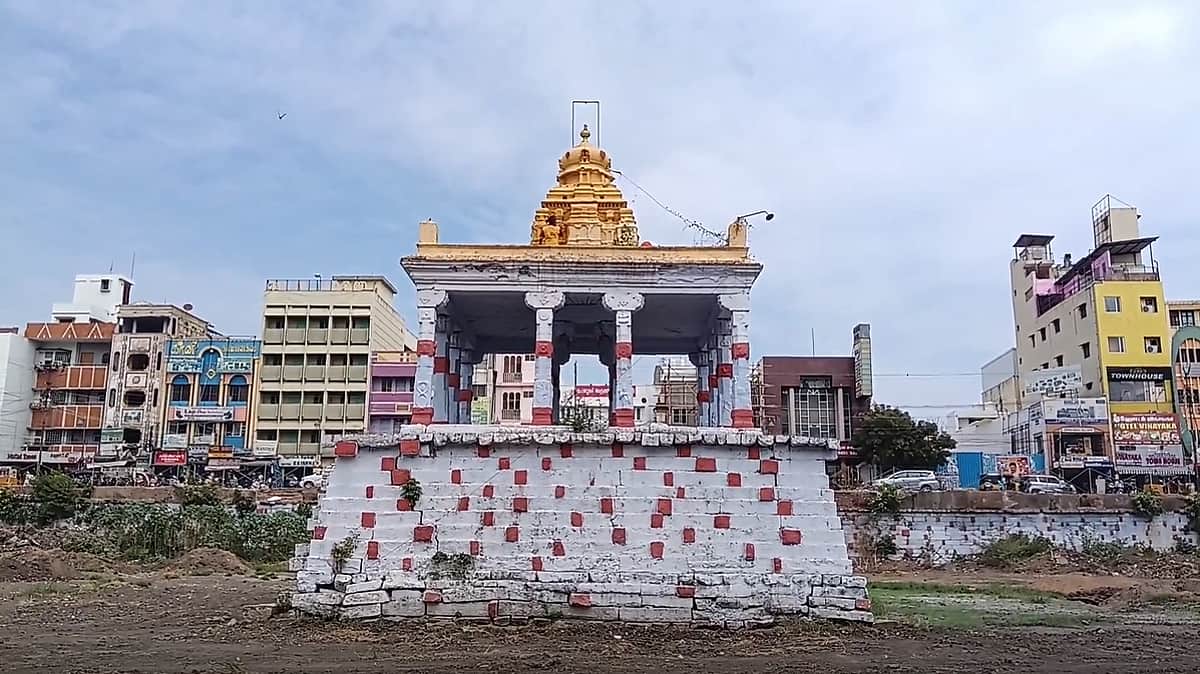 ஆக்கிரமிப்பில் இருந்து மீட்டாச்சு... தண்ணீர் இல்லாமல் தெப்பத் திருவிழா நடைபெறுமா?