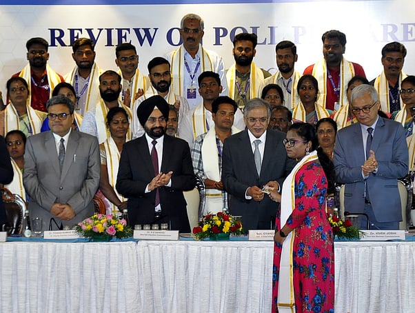 தமிழ்நாடு உள்ளிட்ட 5 மாநில தோ்தல் தேதி அறிவிப்பு எப்போது?
தலைமைத் தோ்தல் ஆணையா் தகவல்