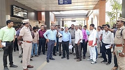 திருவாரூா் ரயில் நிலையத்தில் கோட்ட மேலாளா் ஆய்வு